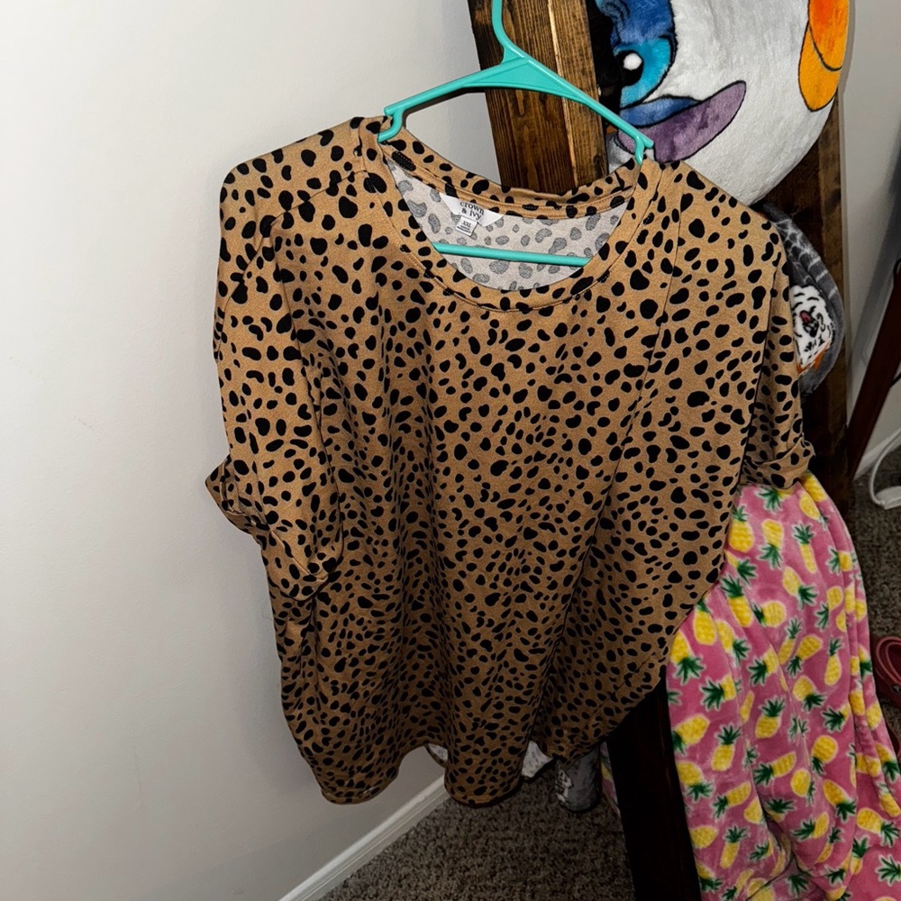 crown & ivy Leopard Print Short Sleeve Tee